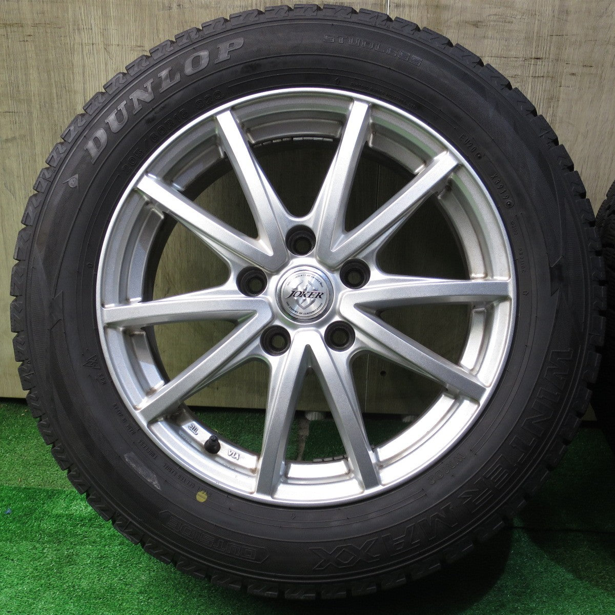 バリ溝！9分★スタッドレス 205/60R16 ダンロップ ウインターマックス WM02 JOKER ジョーカー 16インチ PCD114.3/5H★5052302NJス