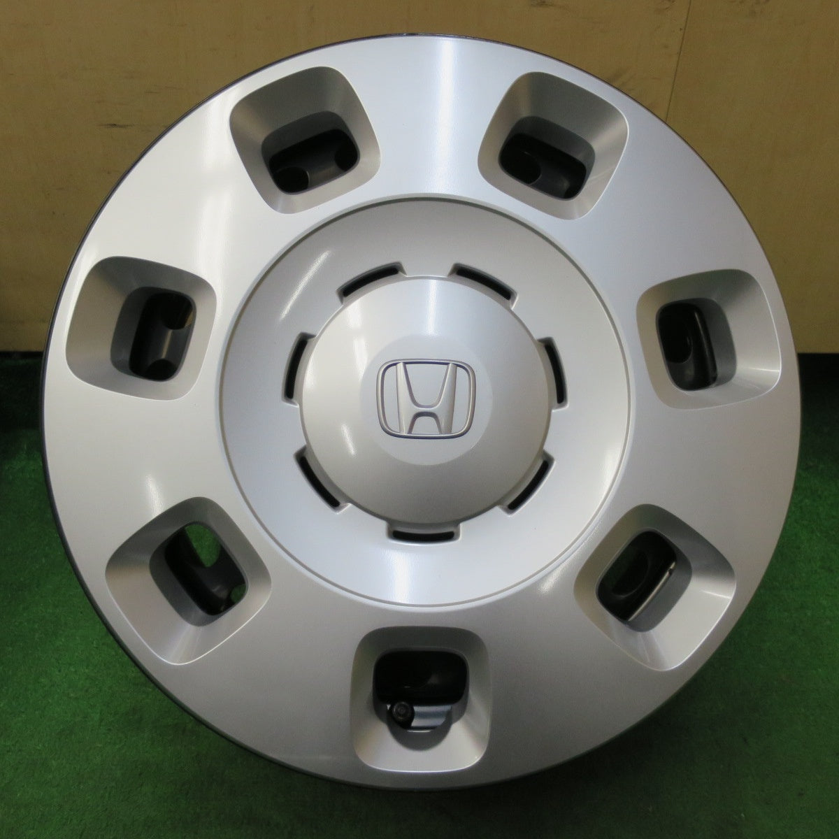 送料無料] 新車外し☆ホンダ フリード e:HEV AIR Biz 純正 スチール