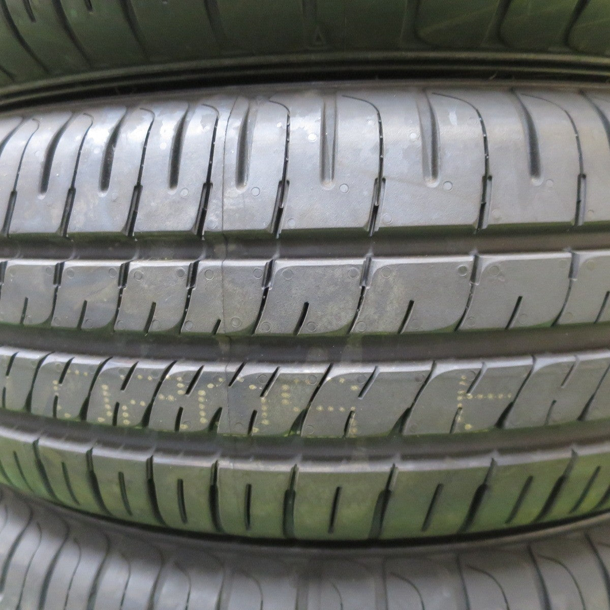 未使用！24年◎185/65R15 ダンロップ エナセーブ EC204 タイヤ 15インチ ノート フリード ティーダ マツダ2 デミオ 等◎6090902NGノタ