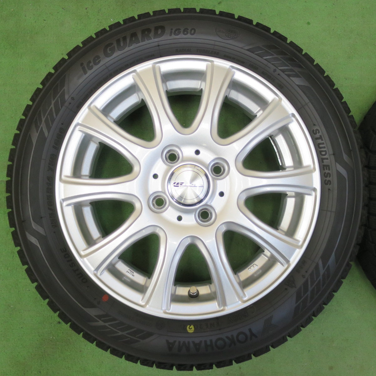 バリ溝！22年！キレイ！ほぼ10分★スタッドレス 155/65R14 ヨコハマ アイスガード iG60 LAUFBAHN ラウフバーン 14インチ PCD100/4H★5042301イス