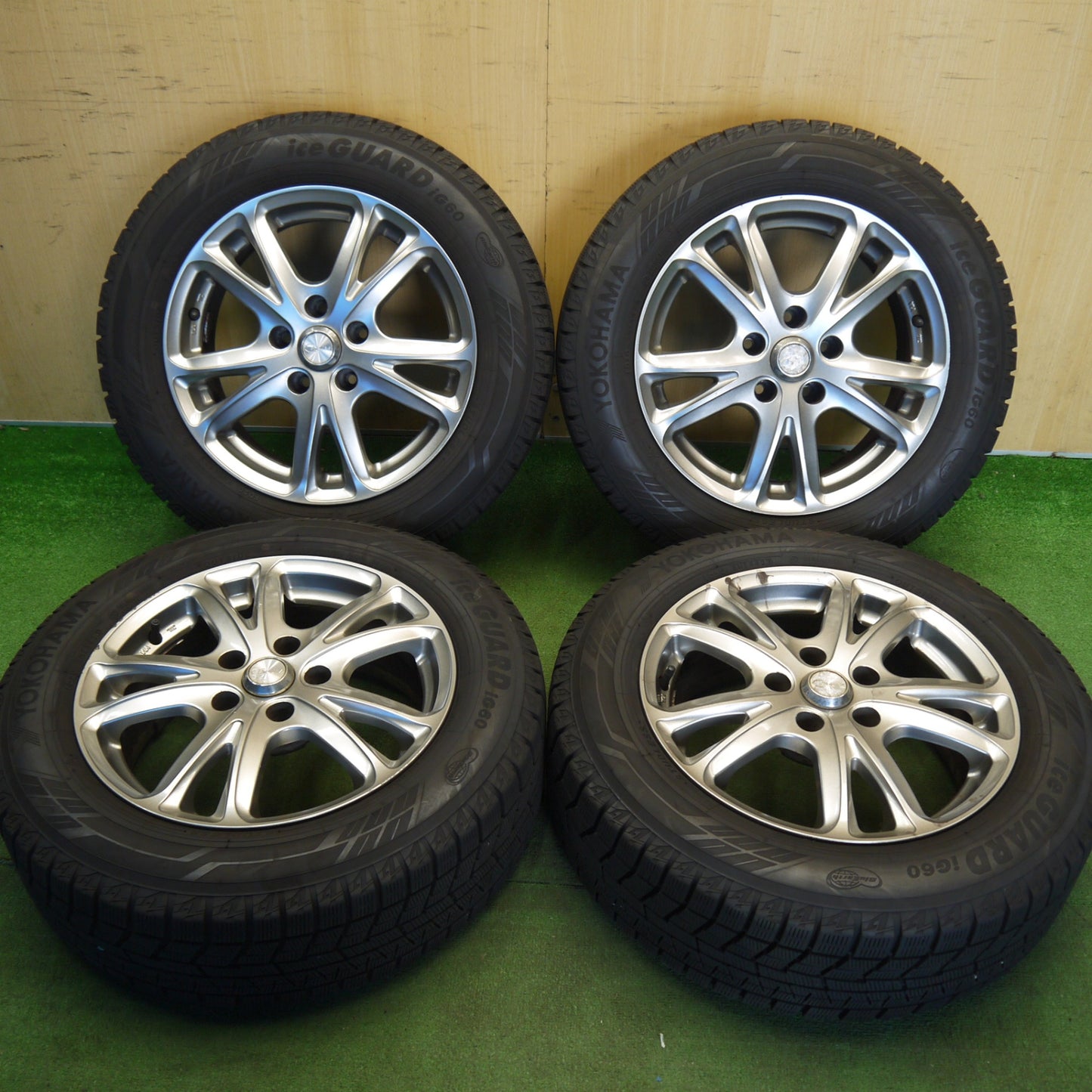バリ溝！23年！キレイ！9.5分★スタッドレス 205/60R16 ヨコハマ アイスガード iG60 CALUM カルム 16インチ PCD114.3/5H★6042104Hス