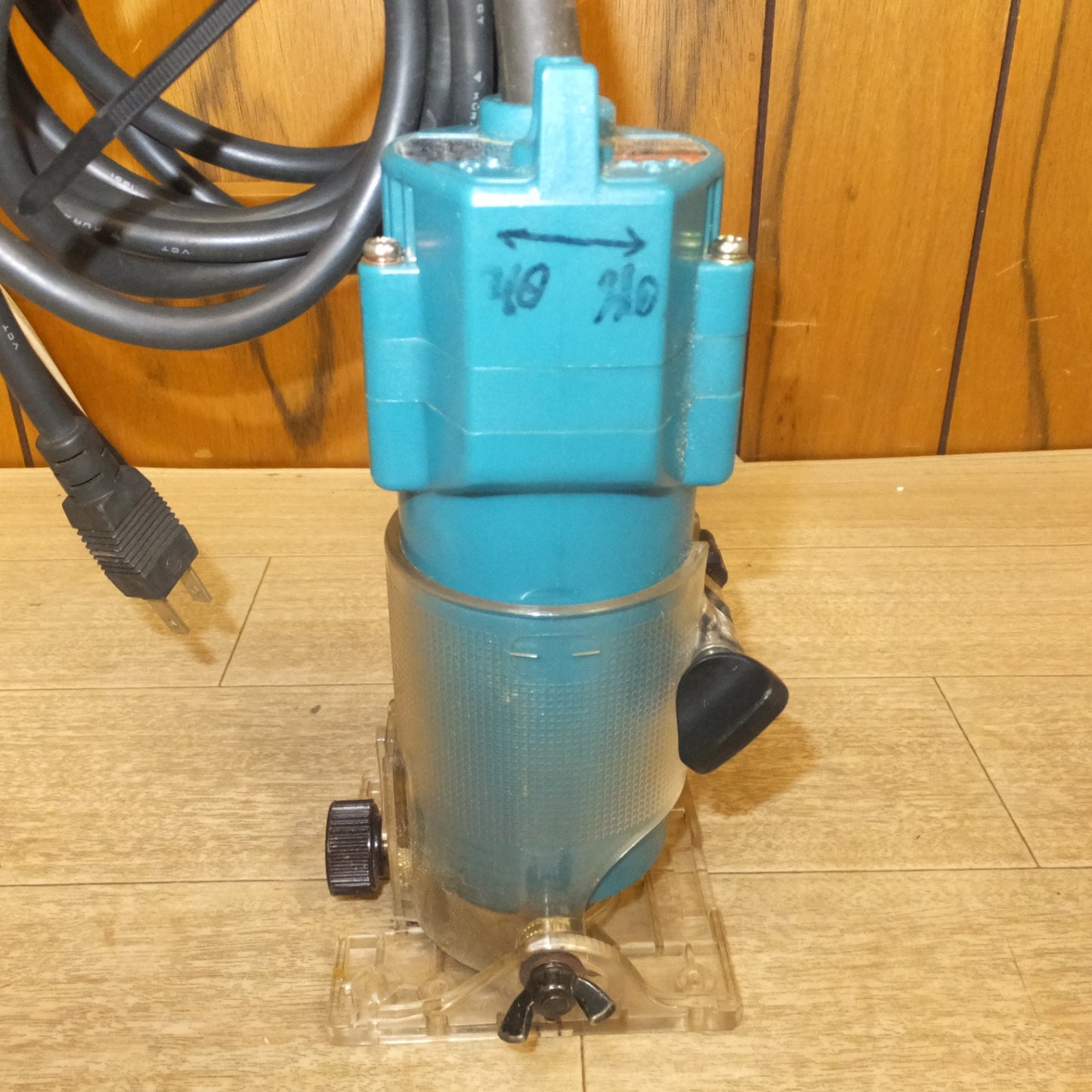 [送料無料] ★マキタ makita トリマ 3704　100V 350W 50-60Hz 3.8A 30000/min.★