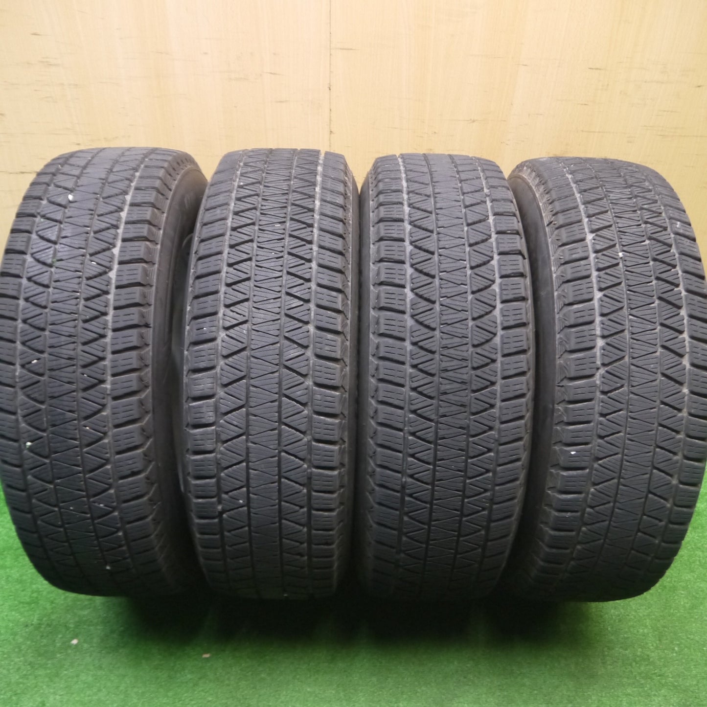 [送料無料] キレイ★スタッドレス 215/70R16 ブリヂストン ブリザック DM-V3 社外 アルミ 16インチ PCD114.3/5H★4091802Hス