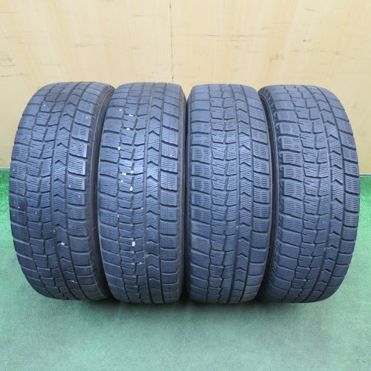 バリ溝！22年！キレイ！9.5分★スタッドレス 185/60R15 ダンロップ ウインターマックス WM02 VELVA KEVIN ヴェルヴァ ケヴィン 15インチ PCD100/4H★6052905NJス