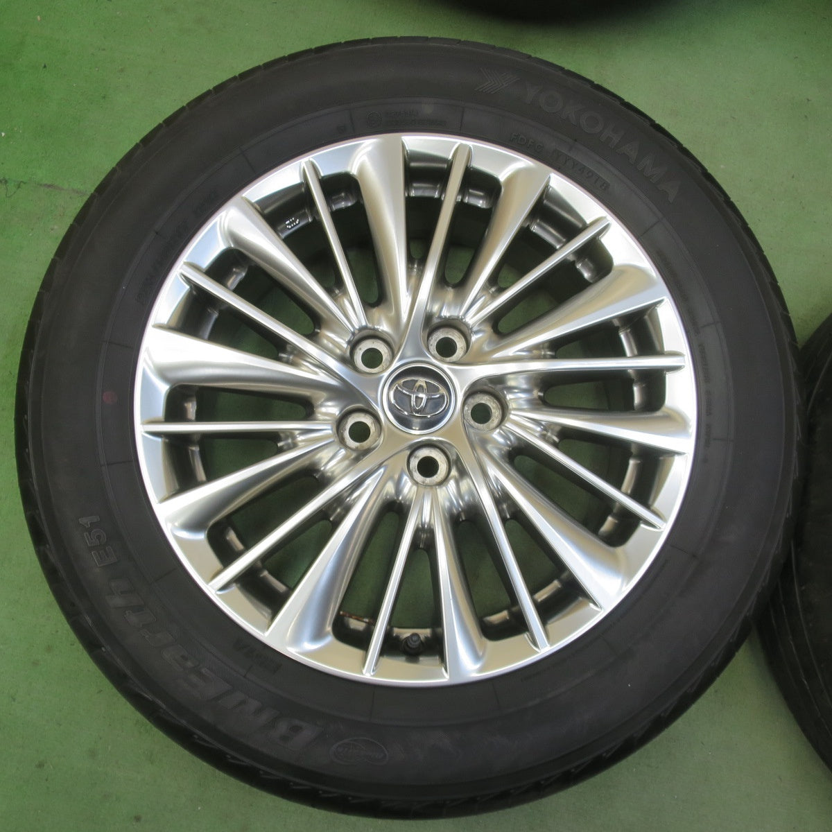 キレイ◎トヨタ 30系 アルファード ヴェルファイア 純正 225/60R17 ヨコハマ ブルーアース E51 E51A 17インチ PCD114.3/5H◎6063006イノ