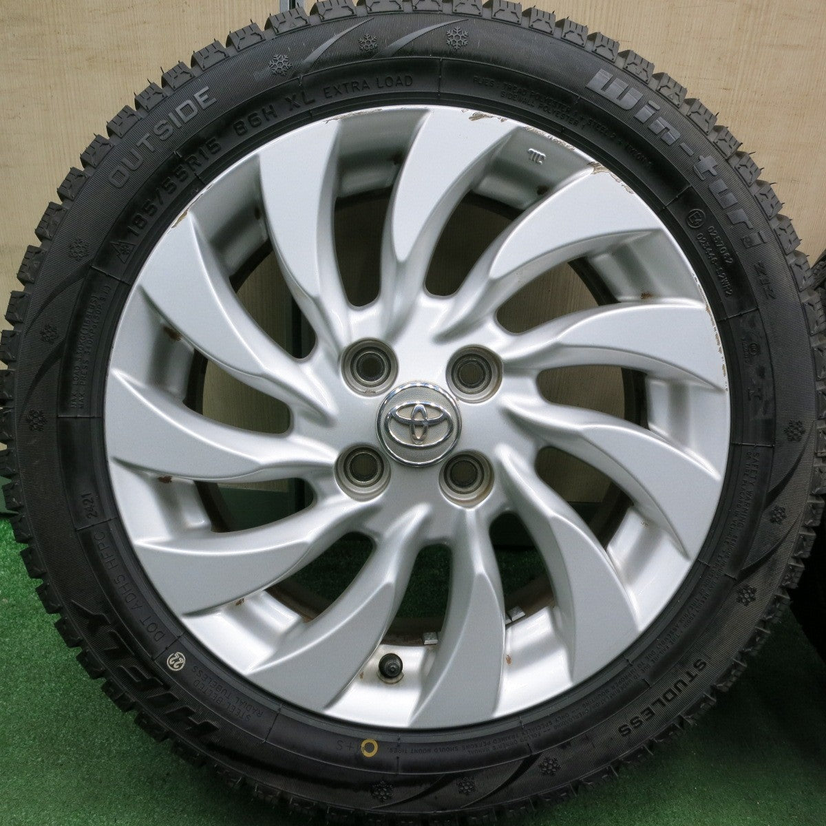 *送料無料* バリ溝！21年！ほぼ10分★トヨタ bB 純正 ENKEI 185/55R15 スタッドレス ハイフライ Win-turi 212 エンケイ 15インチ PCD100/4H★4052703HAス
