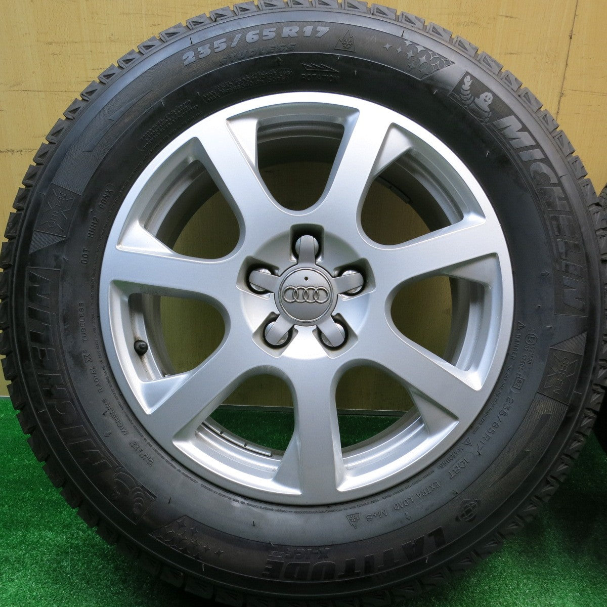 バリ溝！9分★アウディ Q5 純正 235/65R17 ミシュラン LATITUDE X-ICE XI2 17インチ PCD112/5H★5102312HAス