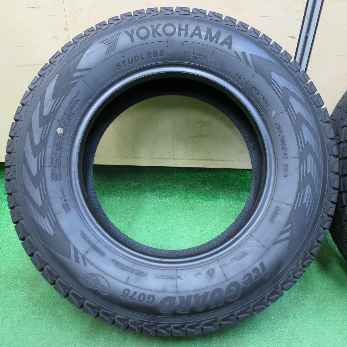 *送料無料* バリ溝！21年！9.5分以上★スタッドレス 195/80R15 ヨコハマ アイスガード G075 タイヤ 15インチ ジムニーシエラ ハイエース 等★4061301イスタ