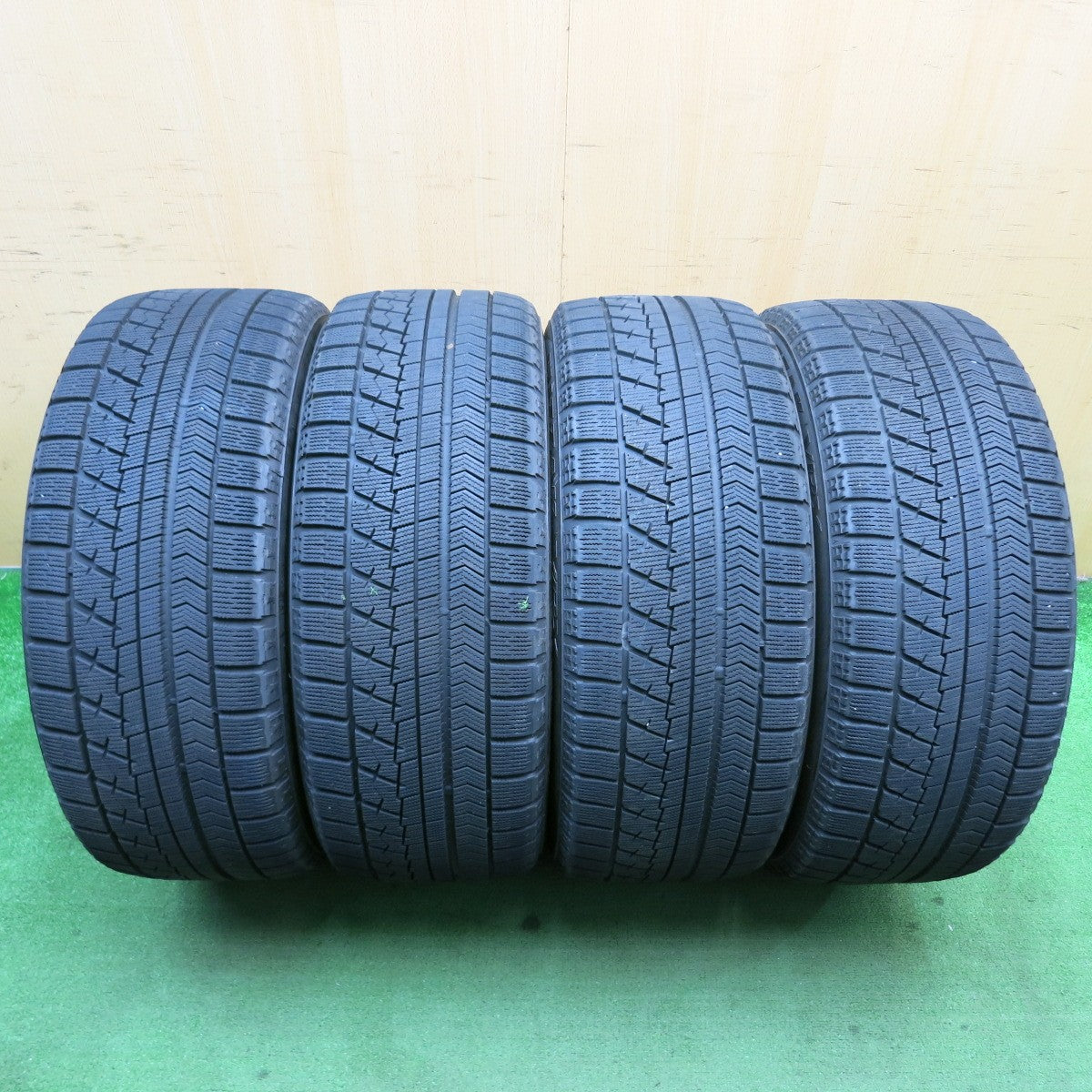 バリ溝！9分★レアマイスター LFラウンジ 235/50R18 スタッドレス ブリヂストン ブリザック VRX Lehrmeister L-F LOUNGE PCD114.3/5H★5051703TNス