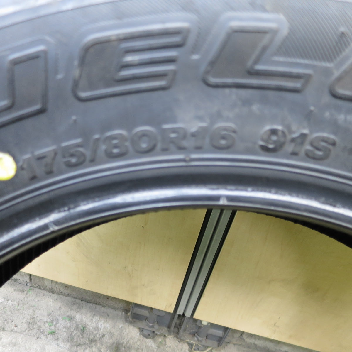 未使用！24年！1本★ジムニー 等 175/80R16 ブリヂストン デューラー H/L 852 DUELER タイヤ 16インチ★6021403ナノタ