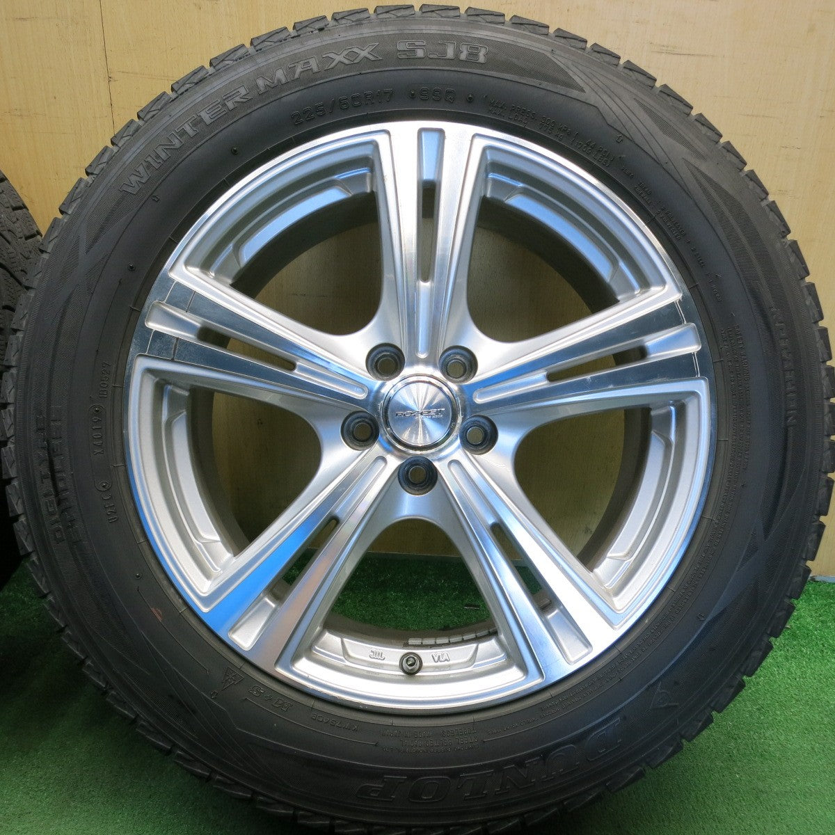 バリ溝！9分◎XV フォレスター 等 225/60R17 スタッドレス ダンロップ ウインターマックス SJ8 ROZEST ローゼスト 17インチ PCD100/5H◎6071803HAス