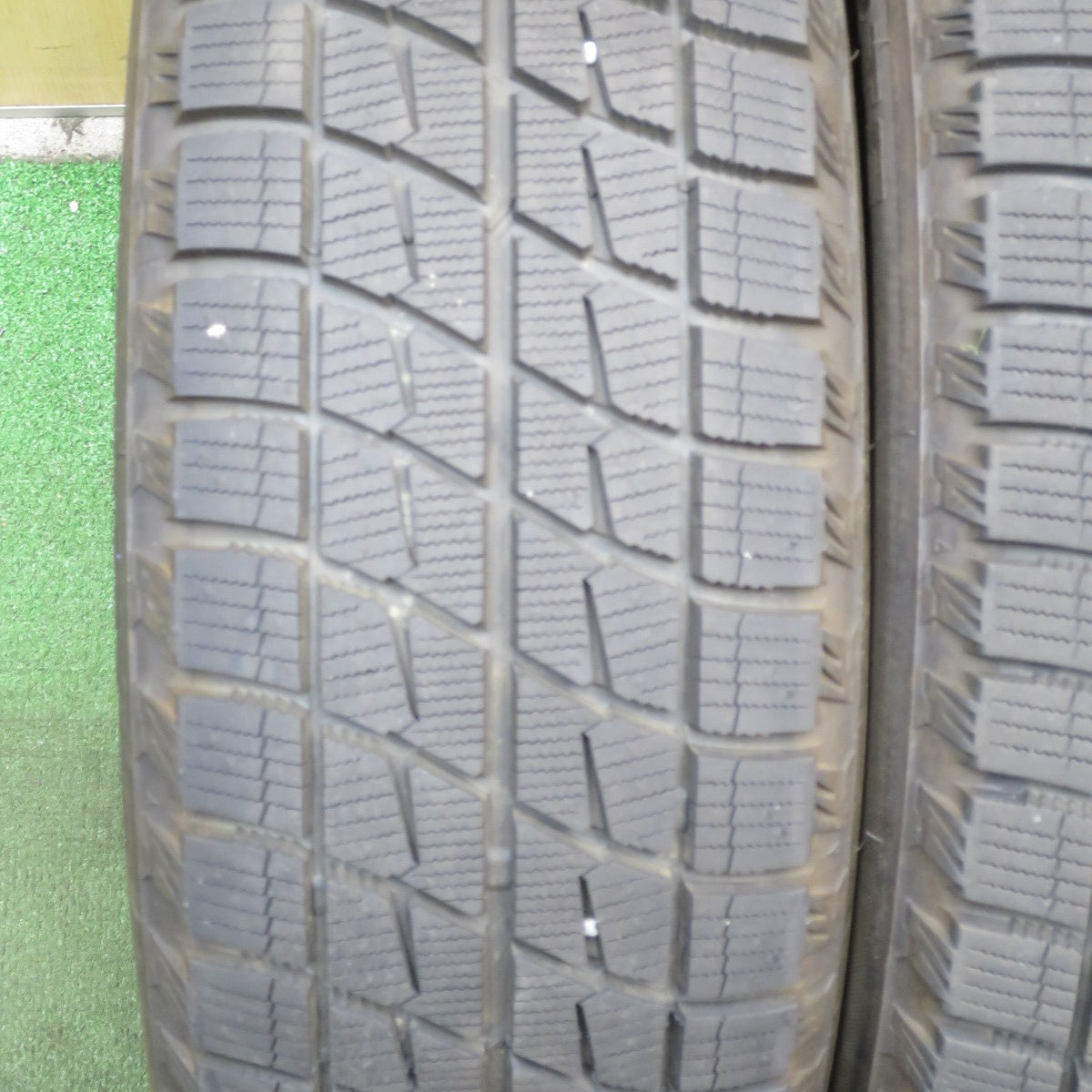 送料込み☆バリ溝ヨコハマスタッドレス☆205/60R16 ノア ヴォクシー 送料込み☆バリ溝ヨコハマスタッドレス☆205/60R16 ノア