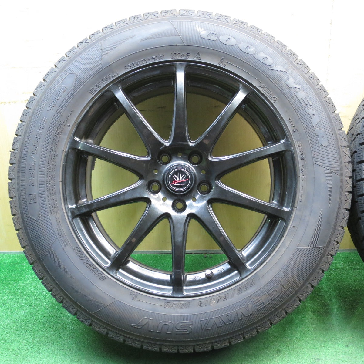 バリ溝！22年！キレイ！9.5分★LOXARNY SPORT 235/65R18 スタッドレス グッドイヤー アイスナビ SUV ロクサーニ スポーツ 18インチ PCD114.3/5H★5060202NJス
