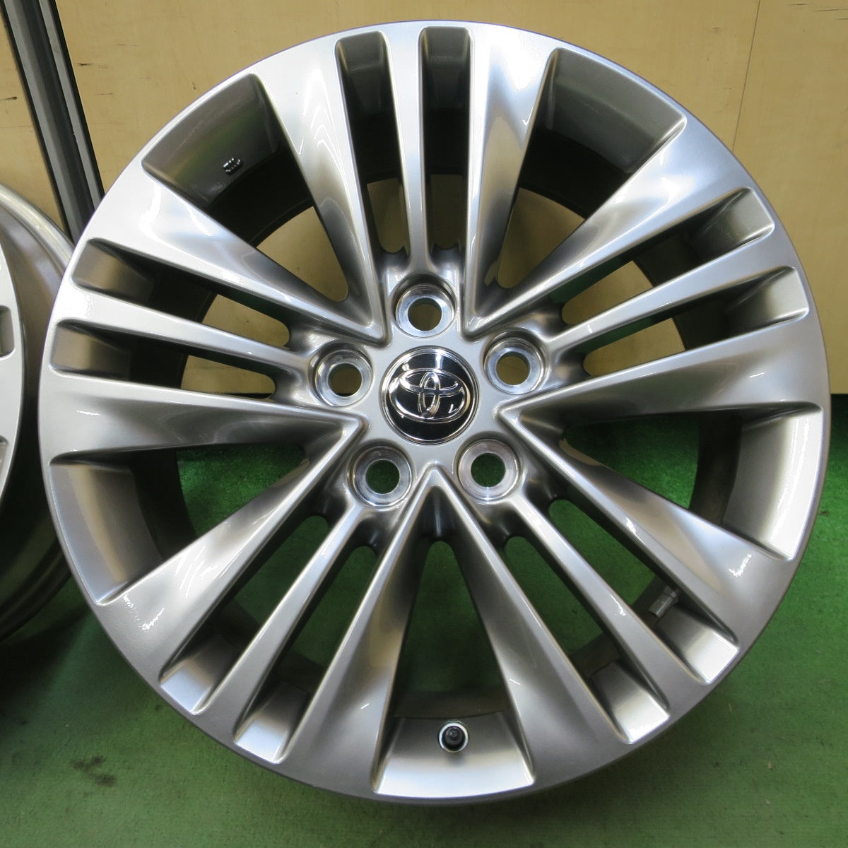 新車外し◎トヨタ 40系 アルファード Zグレード 純正 ホイール 18インチ 18×7J PCD120/5H◎6080703NGホ