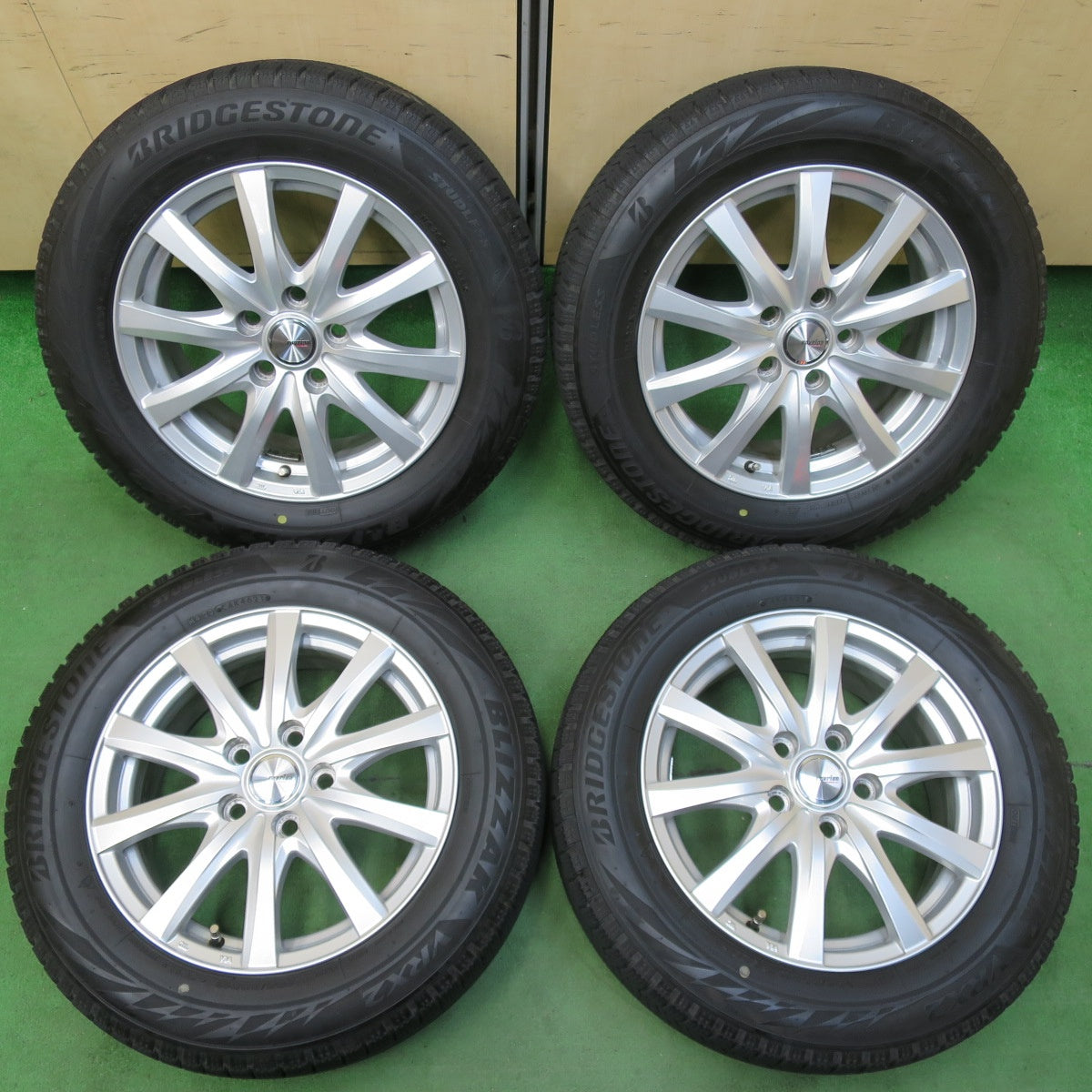[送料無料] バリ溝！21年！キレイ！8.5分★スタッドレス 205/60R16 ブリヂストン ブリザック VRX2 ravrion RS01 ラブリオン 16インチ PCD114.3/5H★5010302イス