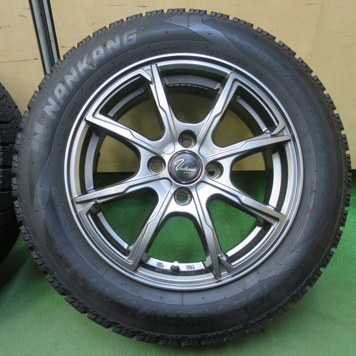 バリ溝！キレイ！9.5分★スタッドレス 185/65R15 ナンカン アイスアクティバ AW-1 Verthandi ヴェルサンディ ヴェルザンディ 15インチ PCD100/4H★5111410イス