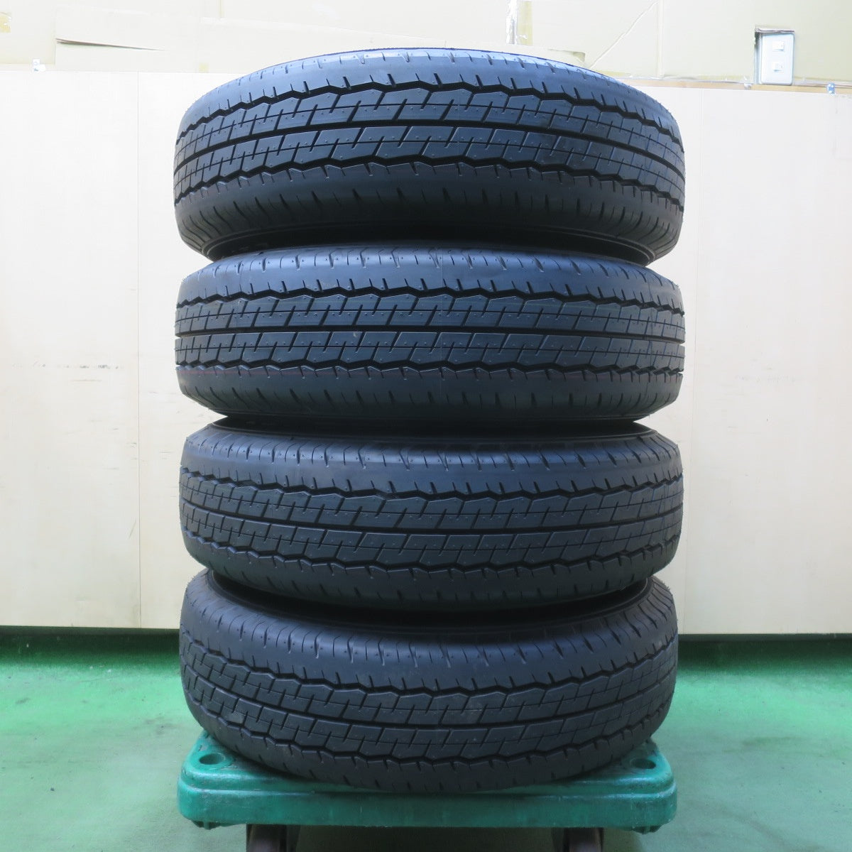 新車外し！23年★トヨタ 200系 ハイエース 純正 スチール 195/80R15 107/105N ダンロップ SP175N 15インチ PCD139.7/6H★6032607イノ
