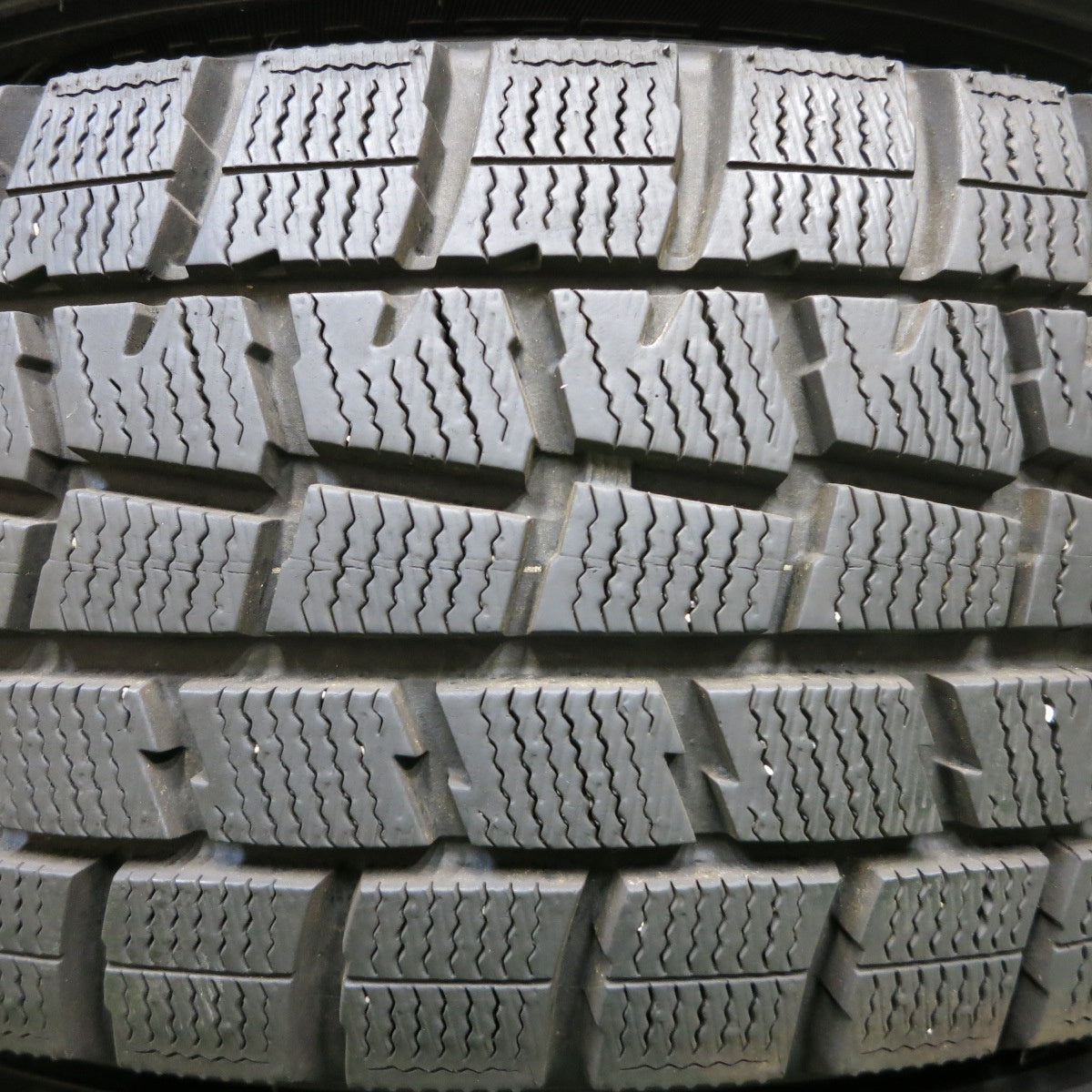 *送料無料* バリ溝！キレイ！9.5分以上★スタッドレス 195/65R15 ダンロップ ウインターマックス WM01 Empfehlung 15インチ PCD114.3/5H★4053110イス