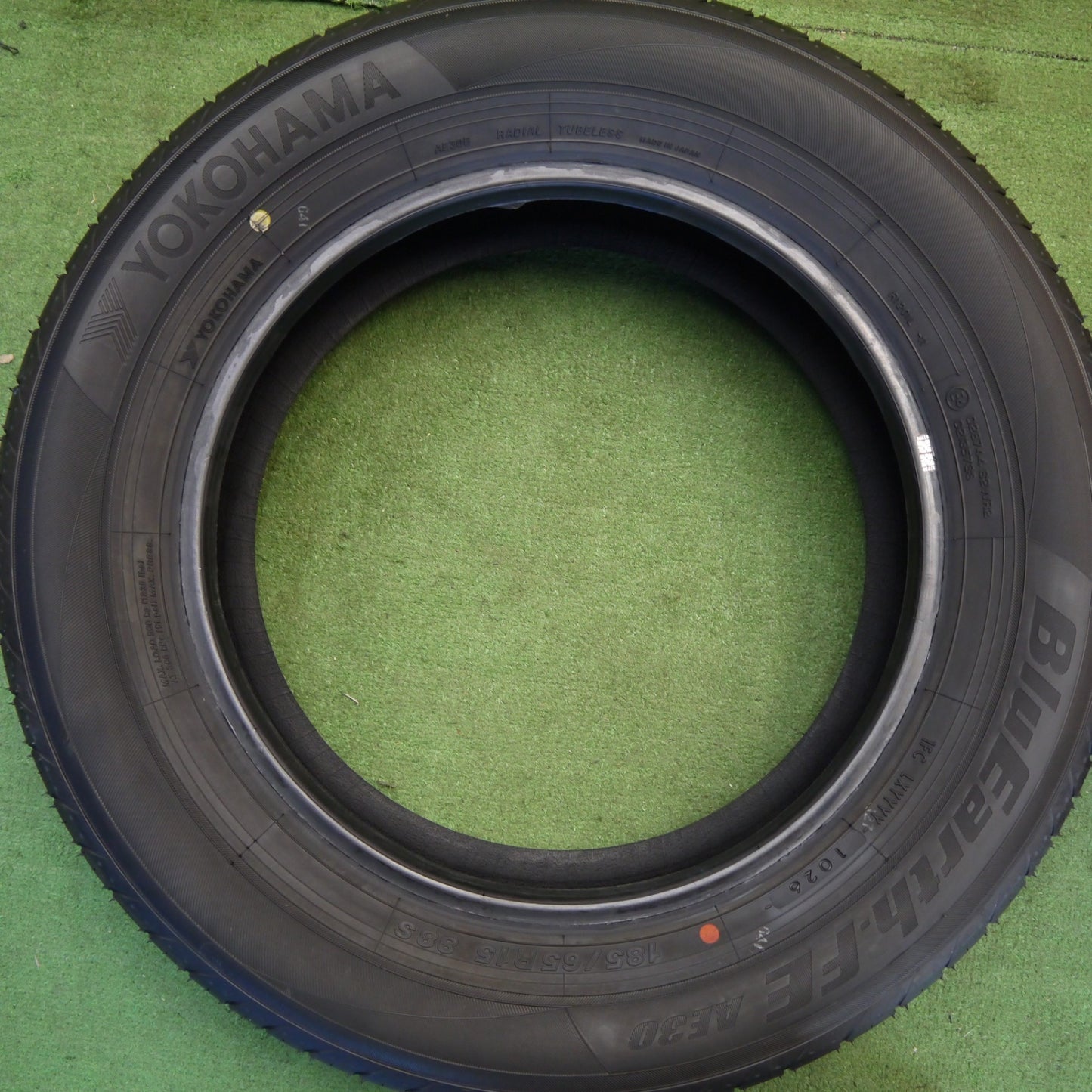 新車外し！26年★185/65R15 ヨコハマ BluEarth-FE AE30 ブルーアース タイヤ 15インチ アクア シエンタ フリード ノート デミオ 等★6041704Hノタ