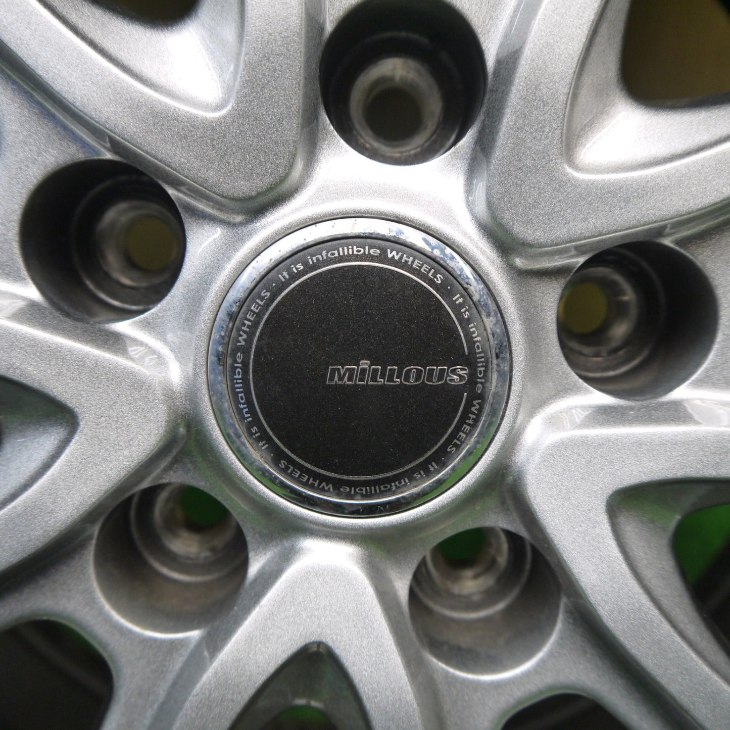 バリ溝！22年！キレイ！8.5分★スタッドレス 195/65R15 ヨコハマ アイスガード iG60 MiLLOUS ミルアス 15インチ PCD114.3/5H★5102805Hス