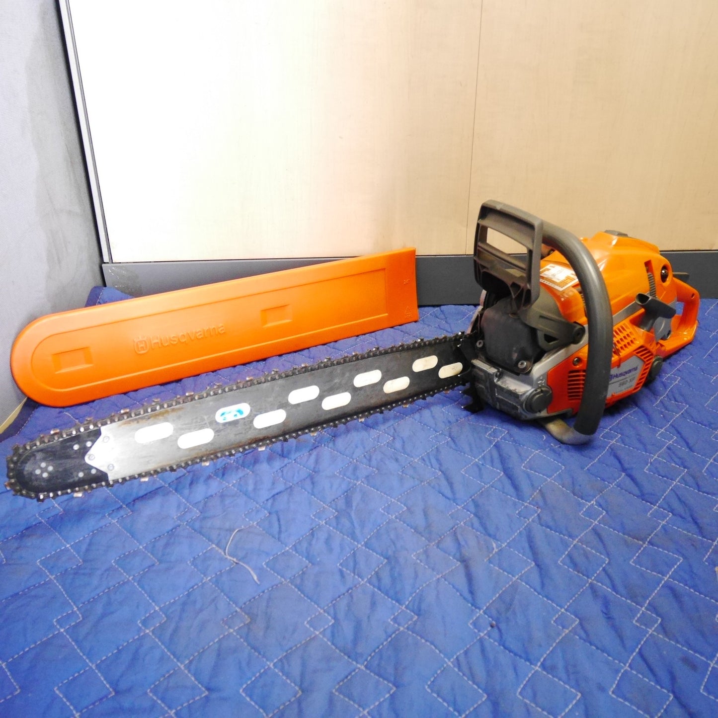 [送料無料] キレイ☆Husqvarna ハスクバーナ エンジン チェーンソー 560XP チェンソー 切断機 ガイドバー 約57cm①☆