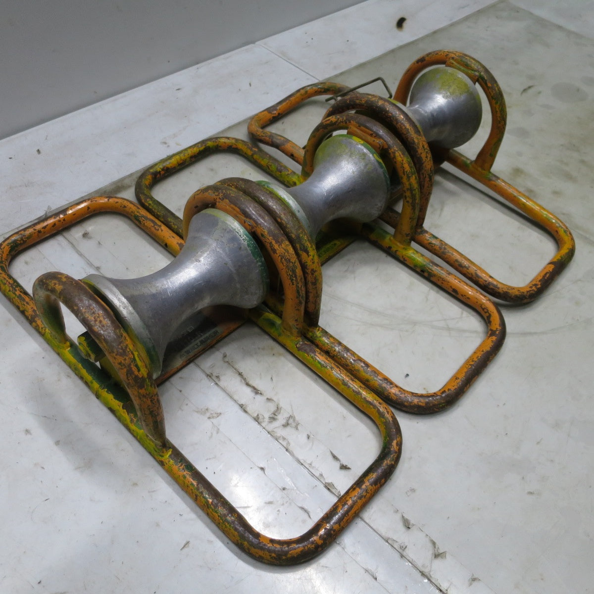 [送料無料] 3点まとめ売り◆SONE 曽根 ケーブル コロ SS-1(110)R 通線 電設 工事 電気 工事 工具 道具◆