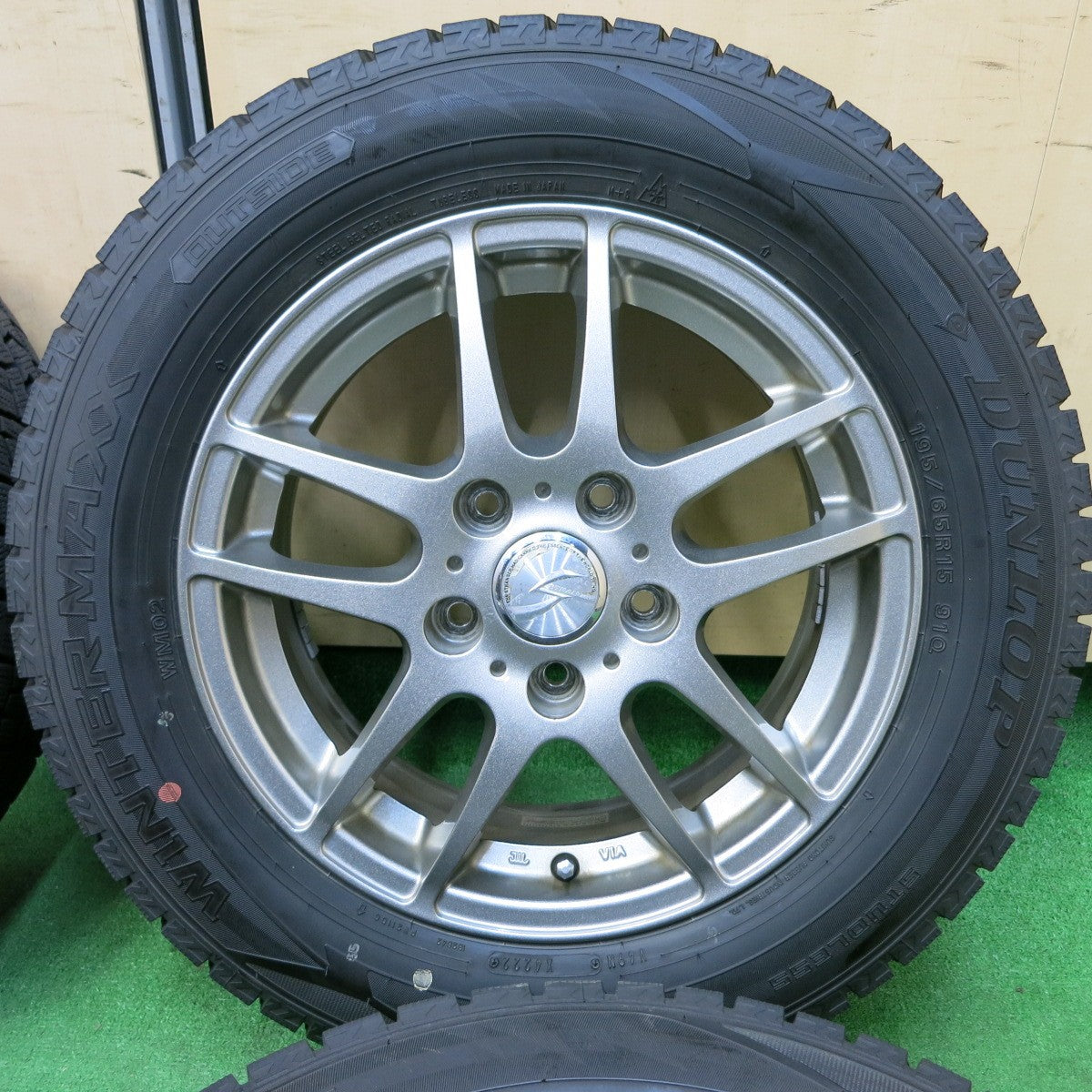 *送料無料* バリ溝！22年！キレイ！9.5分★スタッドレス 195/65R15 ダンロップ ウインターマックス WM02 STRANGER ストレンジャー PCD114.3/5H★4072504SYス