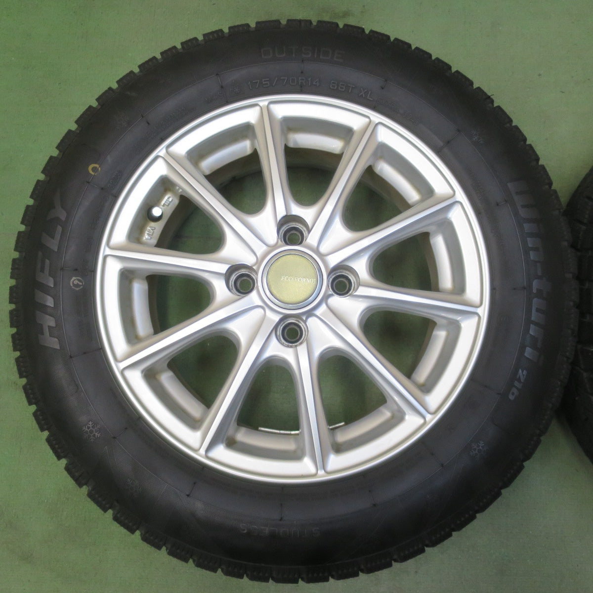 バリ溝！23年！9.5分◎スタッドレス 175/70R14 ハイフライ Win-turi 216 ECO FORME エコフォルム 14インチ PCD100/4H◎6100809イス