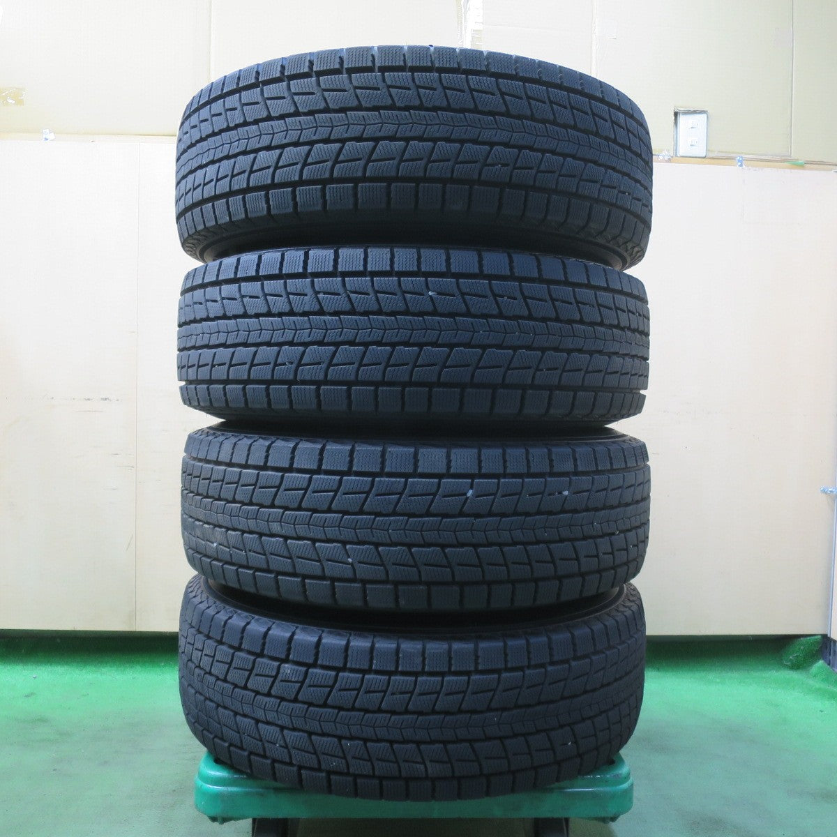 バリ溝！21年！キレイ！9.5分★スタッドレス 225/70R16 ダンロップ ウインターマックス SJ8 SJ8+ PRD 社外 アルミ 16インチ PCD114.3/5H★5110501イス