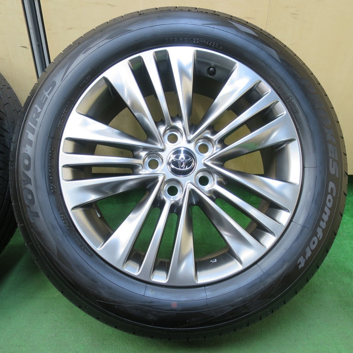 ほぼ新車外し★トヨタ 40 アルファード Zグレード 純正 225/60R18 トーヨー PROXES comfort PCD120/5H★5013110イノ