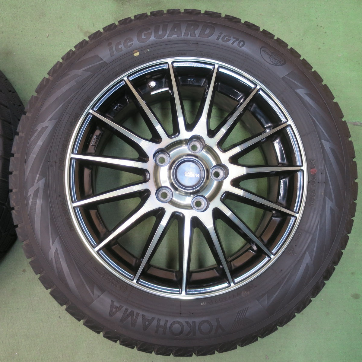 バリ溝！キレイ！9分★スタッドレス 215/60R16 ヨコハマ アイスガード iG70 GAB Version CR 16インチ PCD114.3/5H★6032605イス