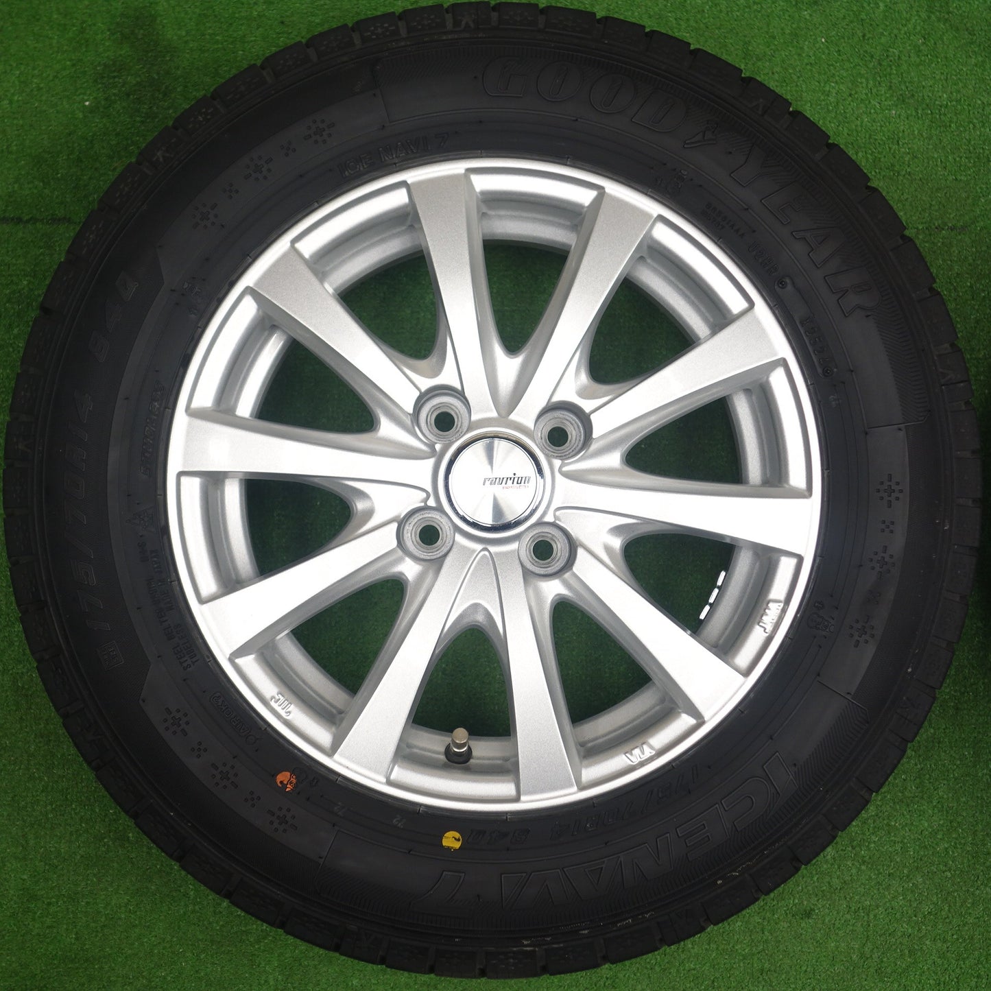 バリ溝！24年！キレイ！9分★スタッドレス 175/70R14 グッドイヤー アイスナビ7 ravrion RS01 ラブリオン 14インチ PCD100/4H★6030601KTス