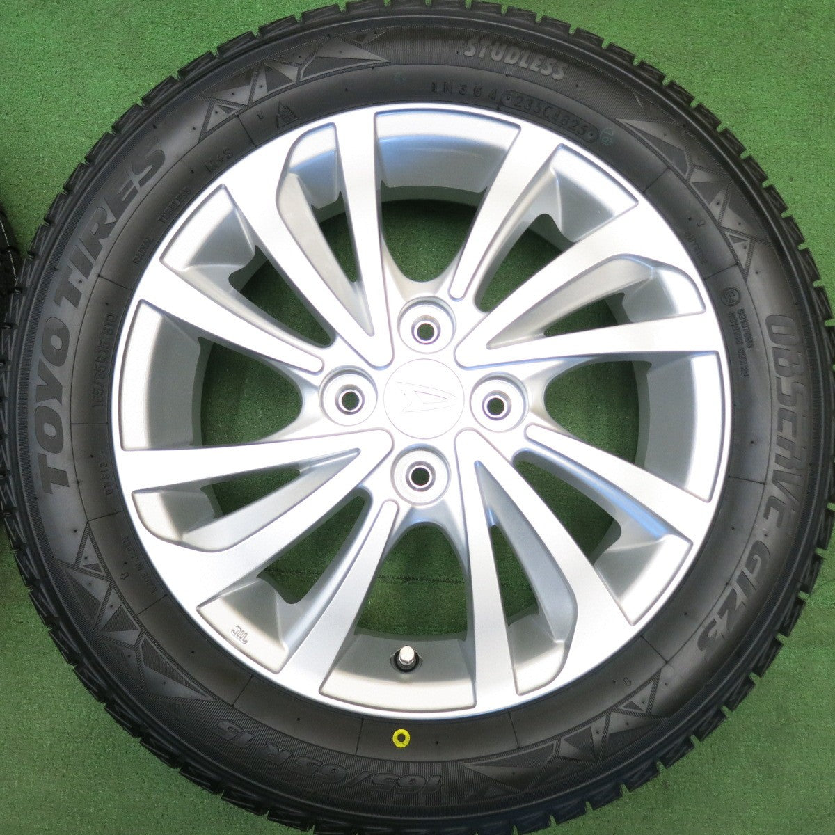 ほぼ未使用！25年！新車外し★ダイハツ タフト 純正 165/65R15 スタッドレス トーヨー オブザーブ GIZ2 15インチ PCD100/4H★6041108HAス