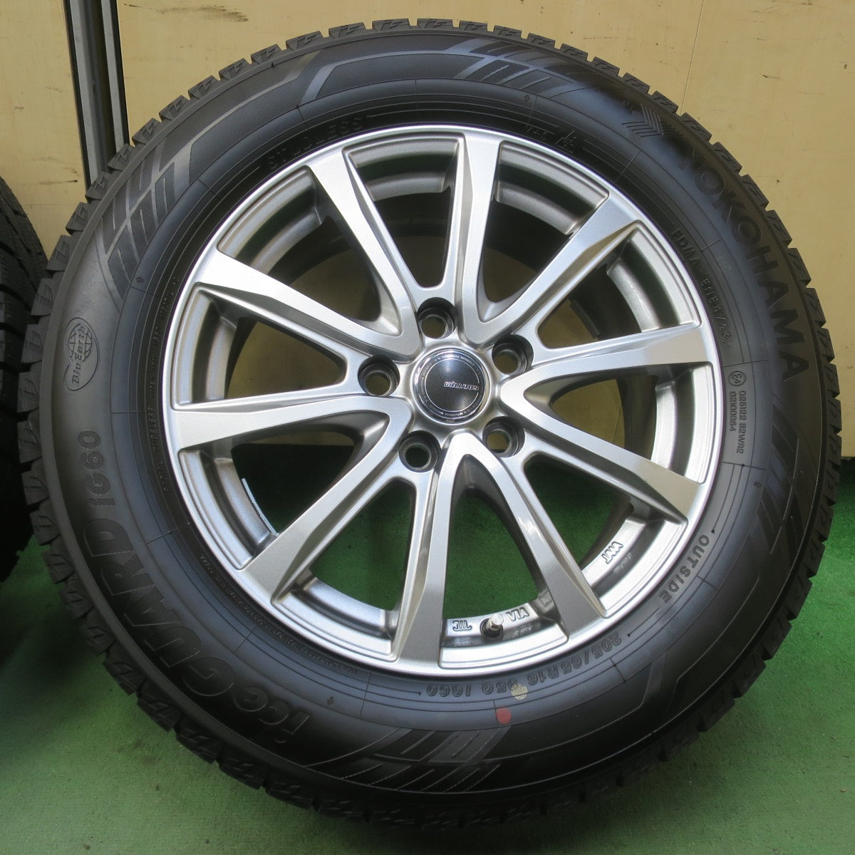 ほぼ未使用！23年！キレイ◎スタッドレス 205/65R16 ヨコハマ アイスガード iG60 MiLLOUS XV ミルアス 16インチ PCD114.3/5H◎6100804イス