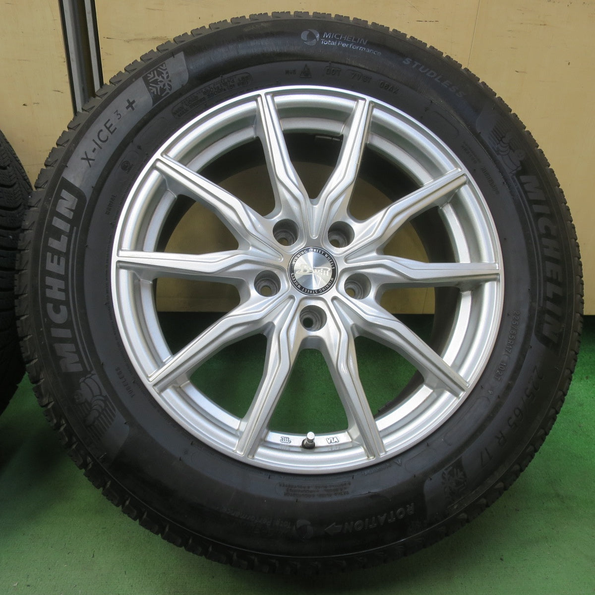 バリ溝！8.5分◎スタッドレス 225/65R17 ミシュラン X-ICE3+ B-win 社外 アルミ 17インチ PCD114.3/5H◎6070603イス