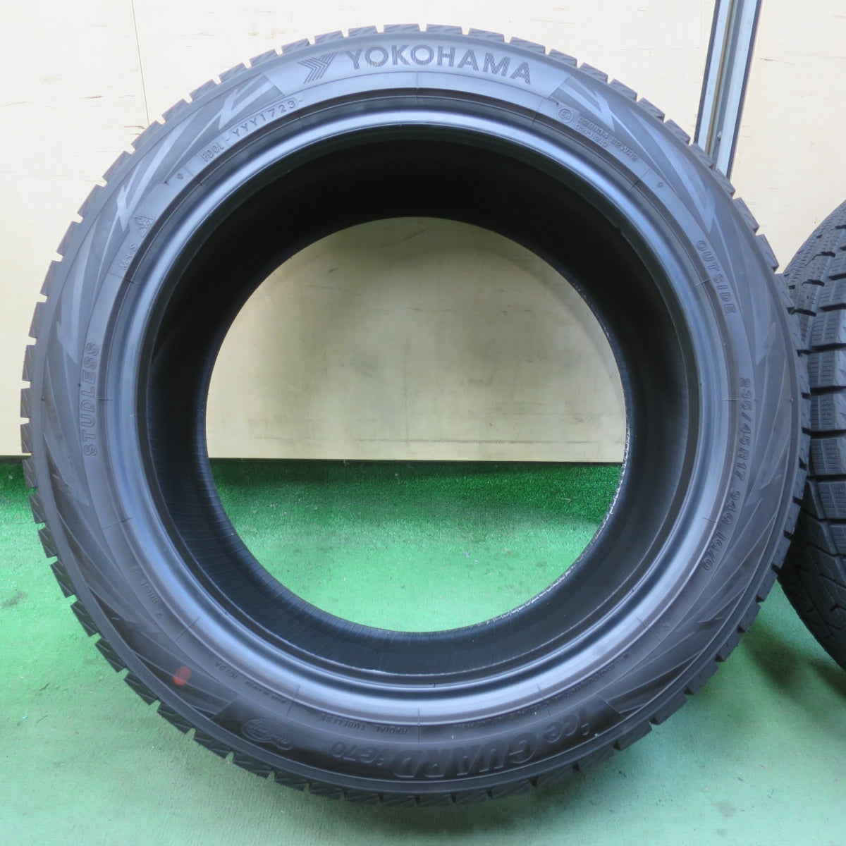 ほぼ未使用！23年★スタッドレス 235/45R17 ヨコハマ アイスガード iG70 タイヤ 17インチ ランエボ インプレッサ WRX 等★6022312イスタ