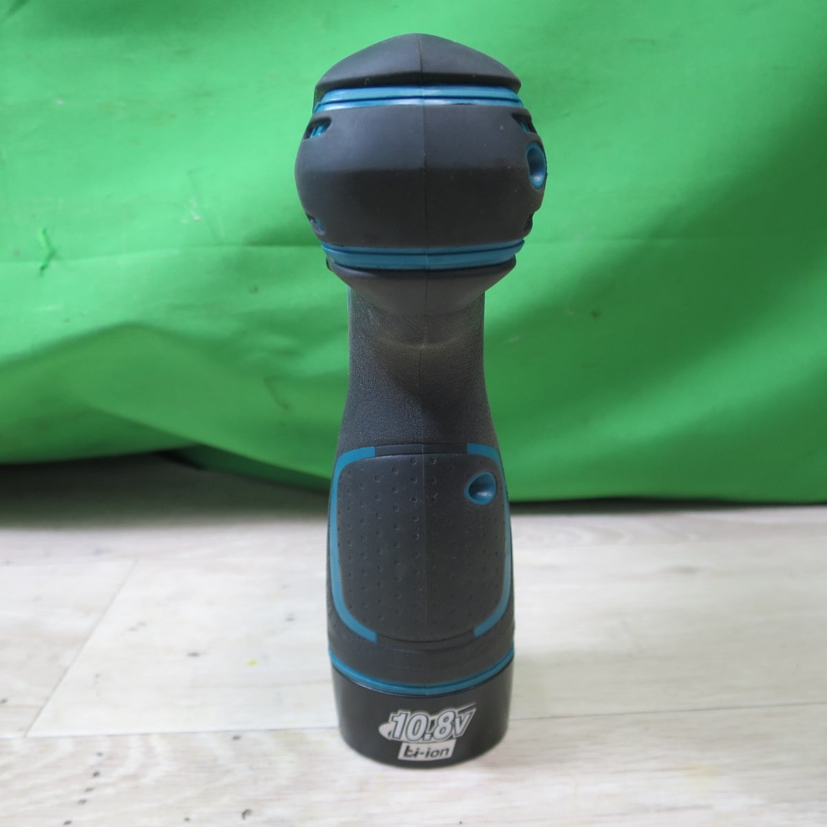 [送料無料] キレイ!バッテリー2個☆マキタ 充電式 インパクト ドライバ 10.8V TD090DWX 充電器 ケース ホルスター 付き 電動 工具☆