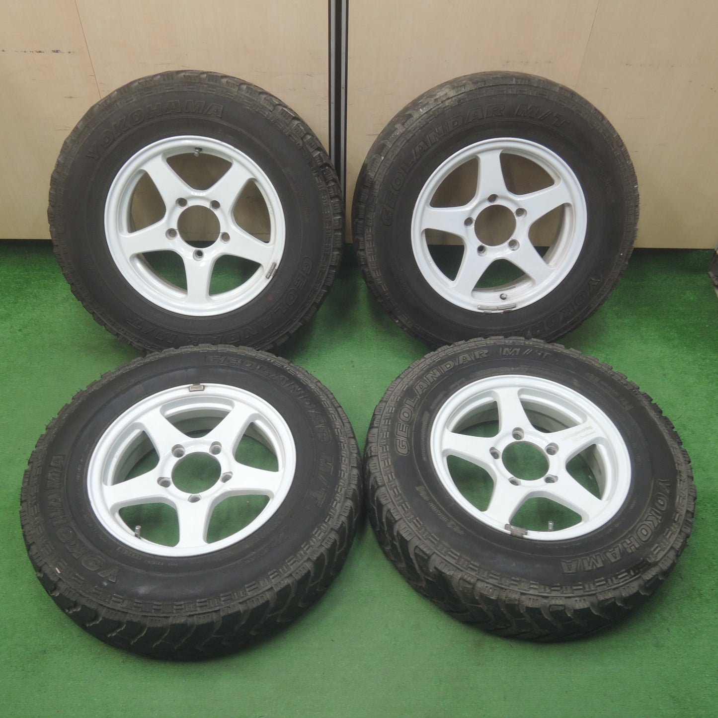 *送料無料* キレイ★ジムニー等 4x4 Engineering 6.50R16 97/93Q ヨコハマ ジオランダー M/T+ 16インチ PCD139.7/5H★4033001SYノ