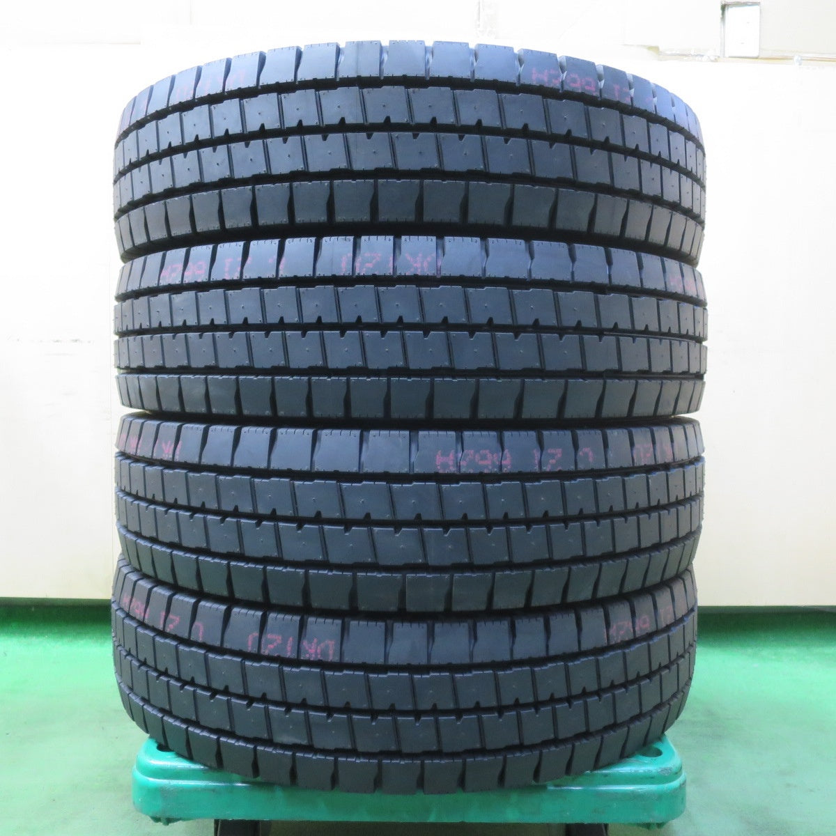 未使用！25年★トラック タイヤ 205/80R17.5 120/118N ブリヂストン デュラビス G640 DURAVIS 17.5インチ★5063006イノタ