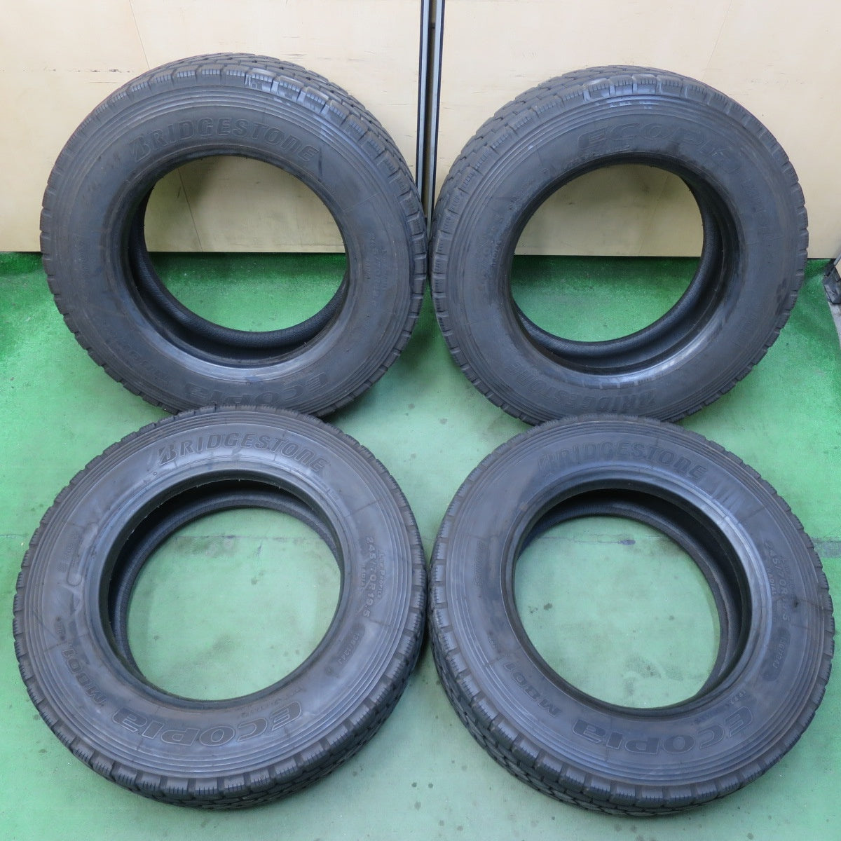 バリ溝！25年！9.5分★トラック タイヤ 245/70R19.5 136/134J ブリヂストン エコピア M801 Ⅱ ミックス オールシーズン 19.5インチ★6020609イスタ