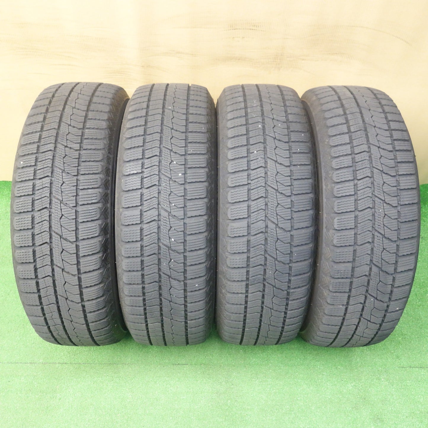 バリ溝！24年！キレイ！9.5分★スタッドレス 195/65R15 トーヨー オブザーブ GIZ2 VELVA SPORTZ ヴェルヴァ 15インチ PCD114.3/5H★6042402KTス