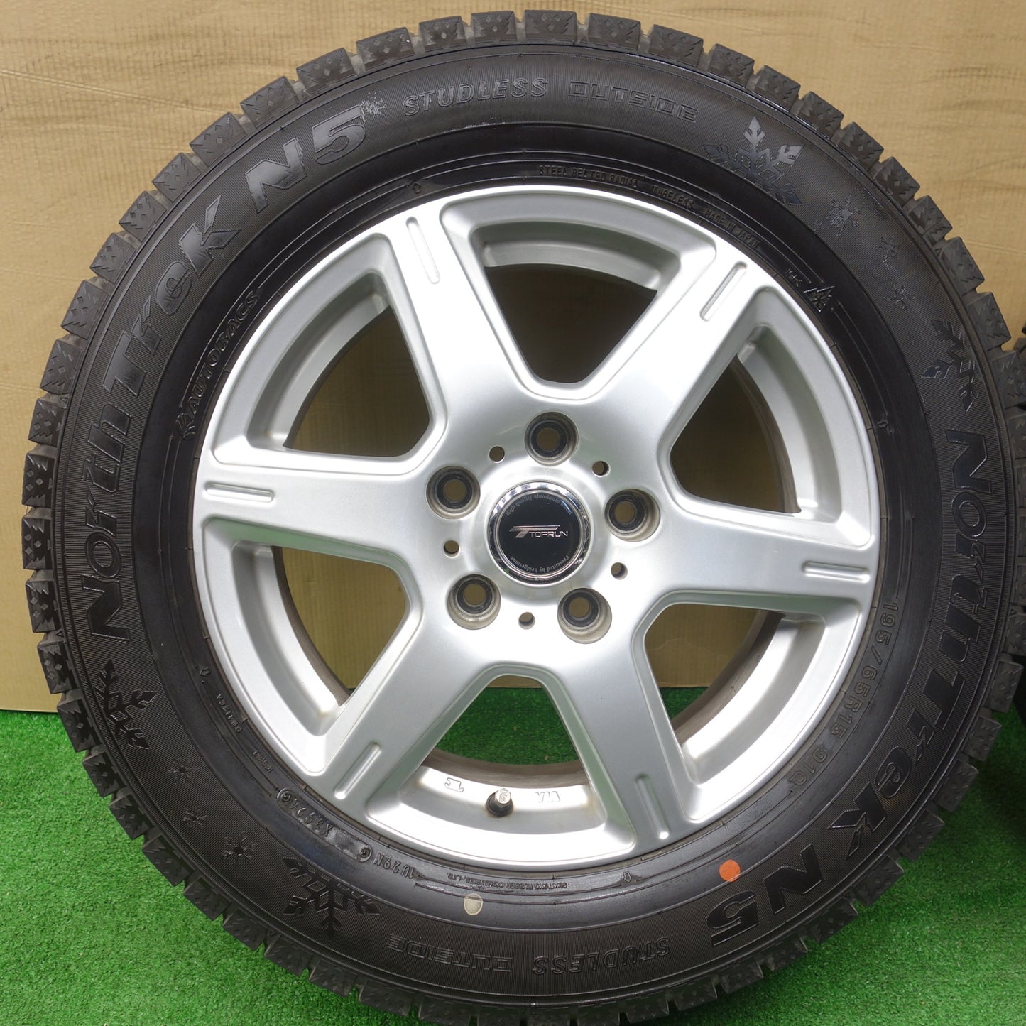 バリ溝！24年！ほぼ10分★スタッドレス 195/65R15 オートバックス ノーストレック N5 TOPRUN トップラン 15インチ PCD114.3/5H★5121410KTス