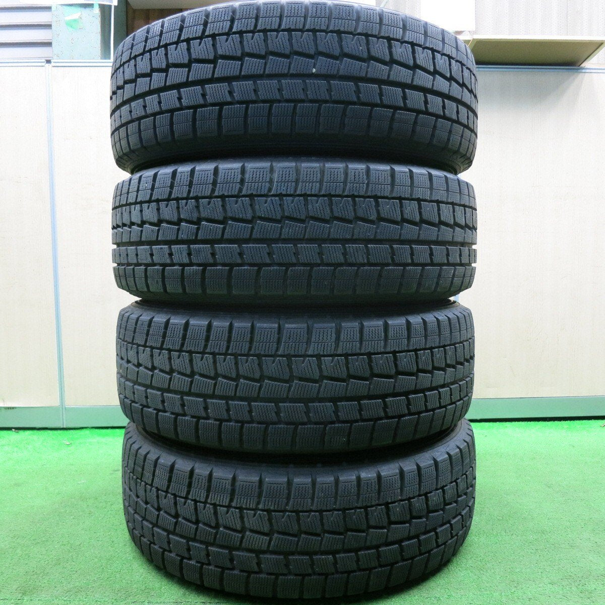 バリ溝！9.5分★スタッドレス 215/60R17 ダンロップ ウインターマックス WM01 VELVA ヴェルヴァ 17インチ PCD114.3/5H★5011203HAス