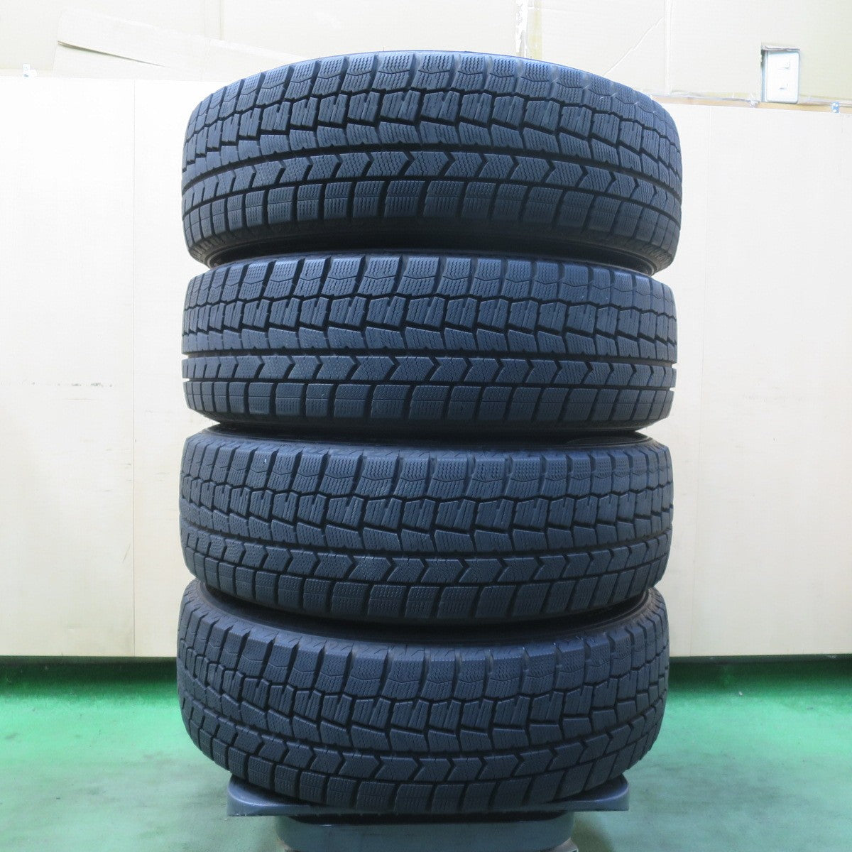 バリ溝！23年！キレイ！9.5分★スタッドレス 195/60R17 ダンロップ ウインターマックス WM02 JOKER ジョーカー 17インチ PCD114.3/5H★6050801イス