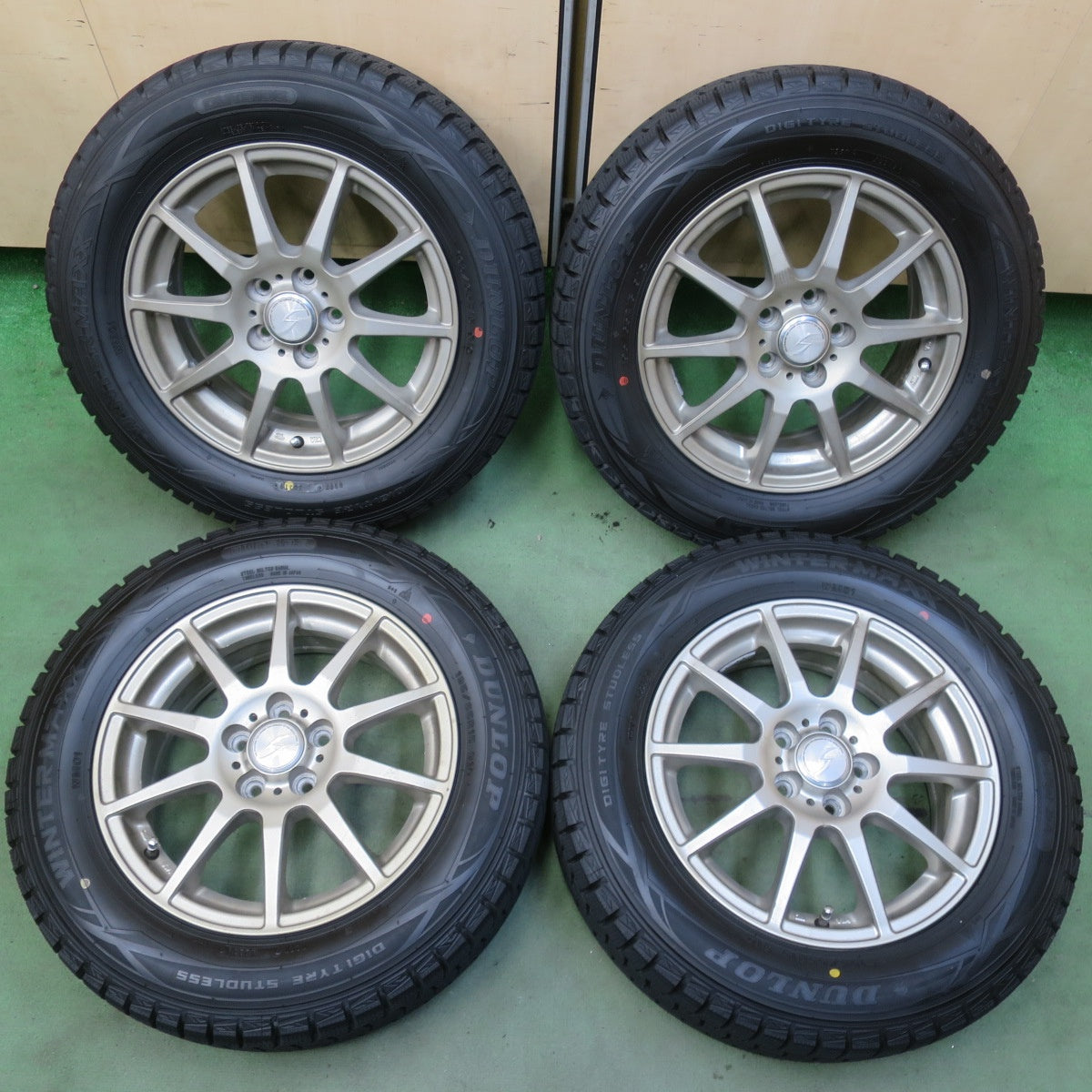 バリ溝！ほぼ10分◎プリウス 等 195/65R15 スタッドレス ダンロップ ウインターマックス WM01 STRANGER ストレンジャー 15インチ PCD100/5H◎6072602イス