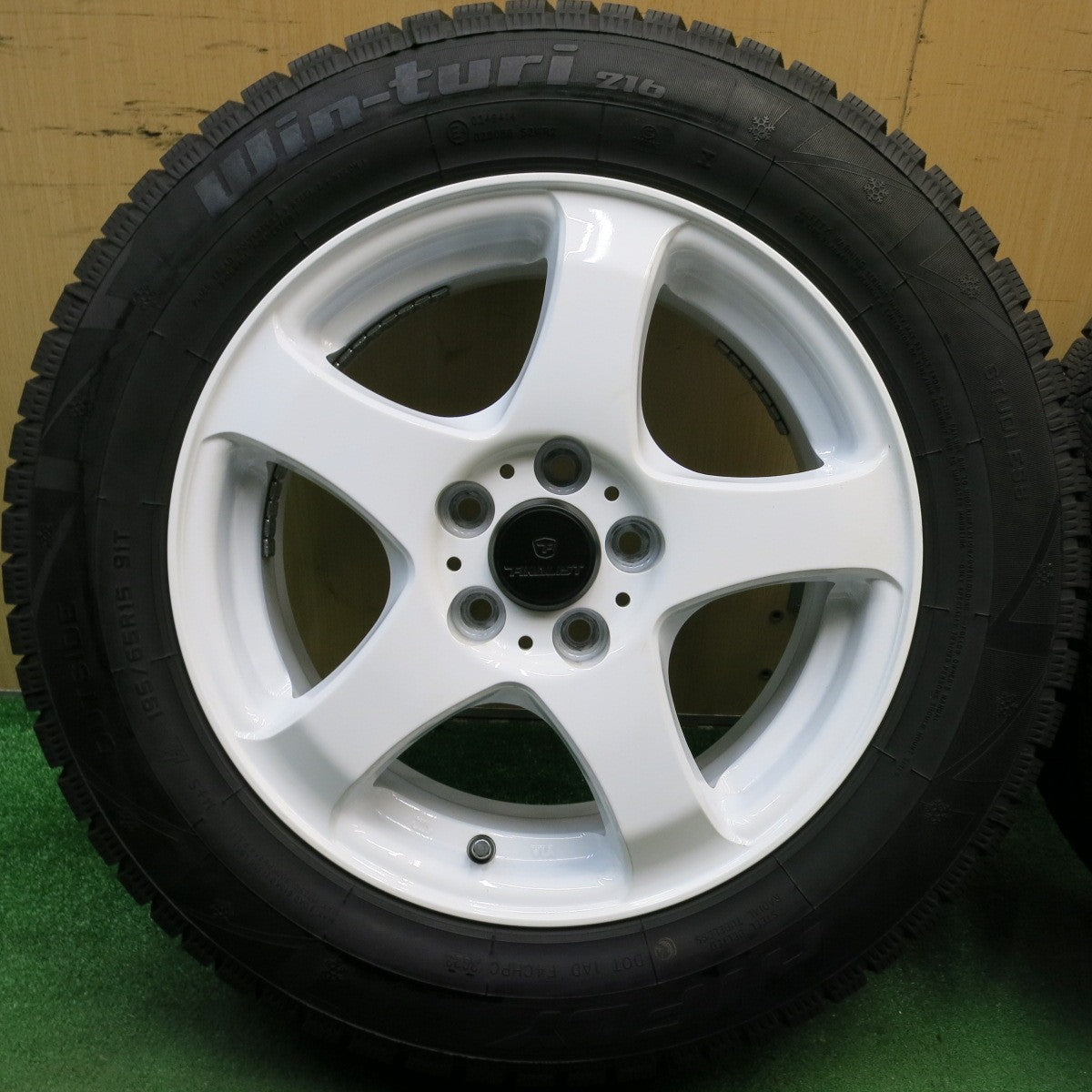バリ溝！23年！キレイ！9.5分★プリウス 等 195/65R15 スタッドレス ハイフライ Win-turi 216 FINALIST ファイナリスト 15インチ PCD100/5H★5062002HAス