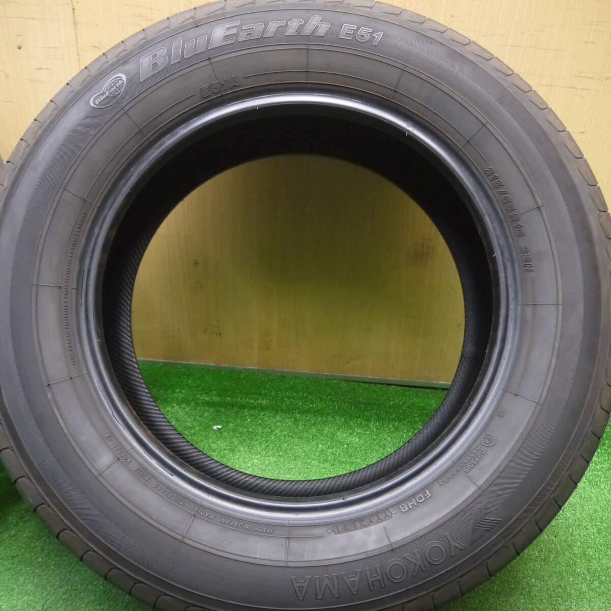 [送料無料] バリ溝 22年 8.5分★215/65R16 ヨコハマ ブルーアース E51 E51A タイヤ 16インチ ヴェルファイア アルファード エルグランド 等★4122501Hノタ