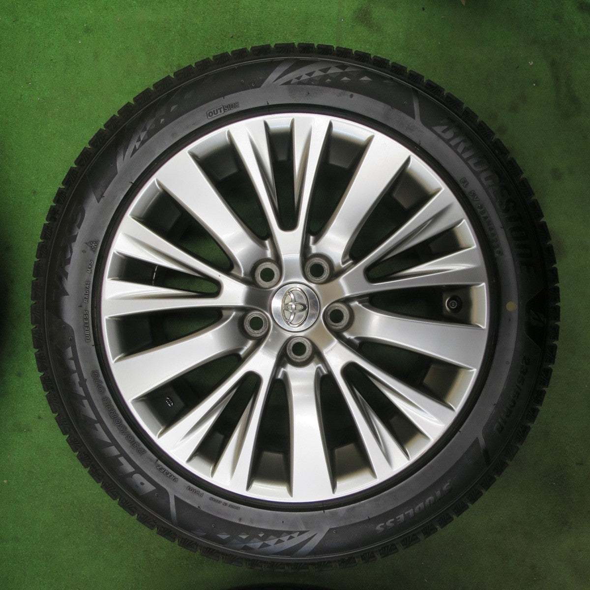 バリ溝！22年！9分★トヨタ 20系 アルファード ヴェルファイア 純正 235/50R18 スタッドレス ブリヂストン ブリザック VRX3 18インチ PCD114.3/5H★5112206TTス