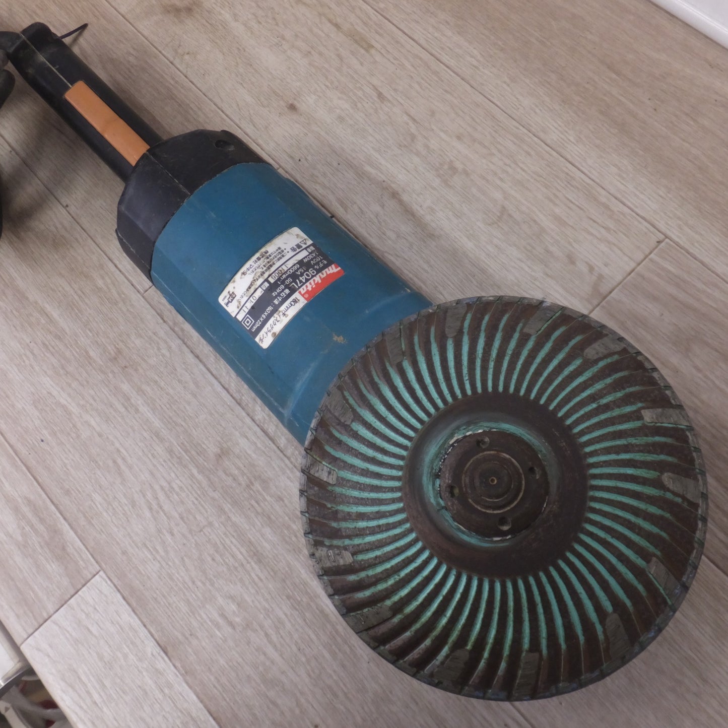 [送料無料] ★マキタ makita 180mm ディスクグラインダ 9047L　100V 15A 50-60Hz 1430W★