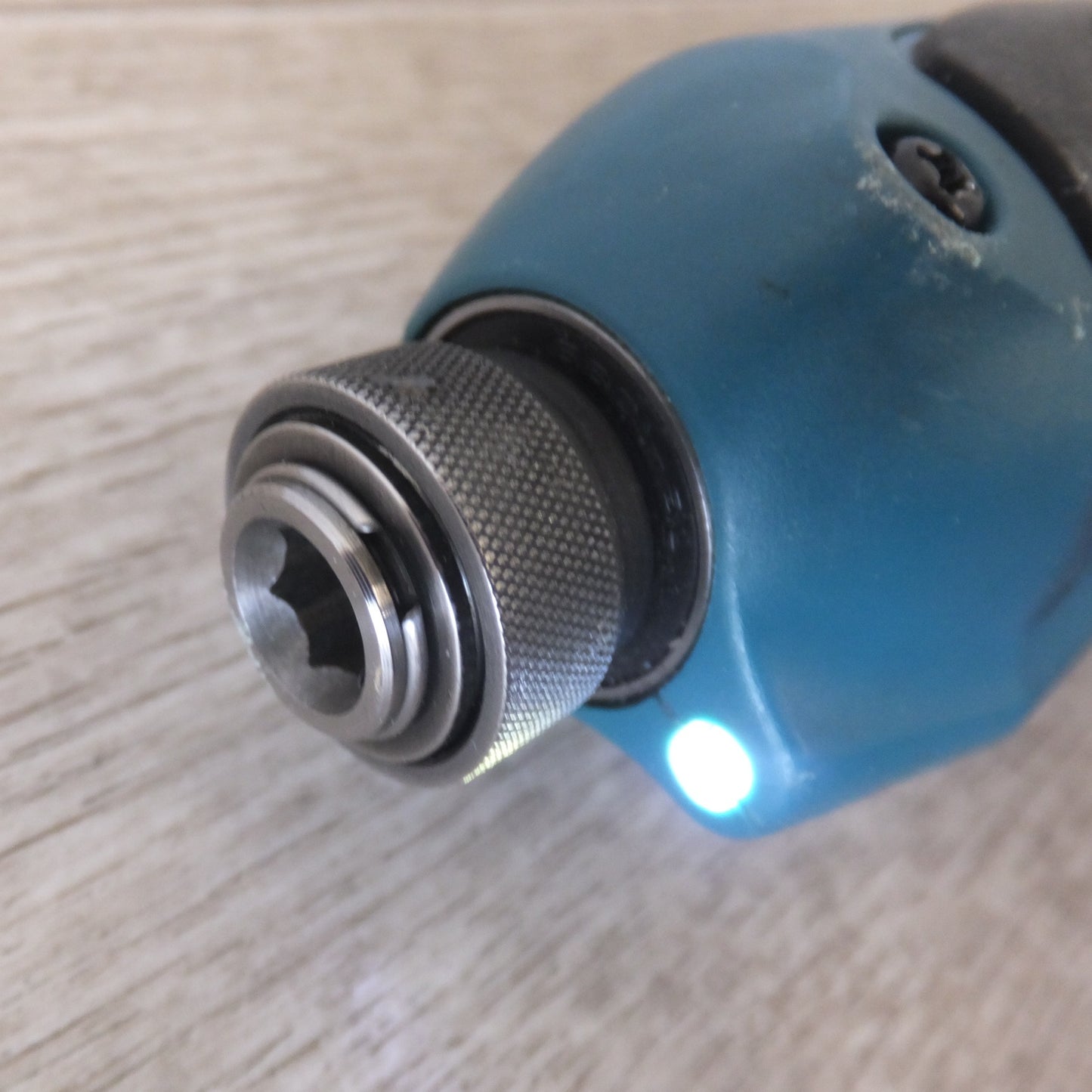 [送料無料] ★マキタ makita 充電式ペンインパクトドライバ TD021D　バッテリ BL0715　充電器 DC07SB　セット★